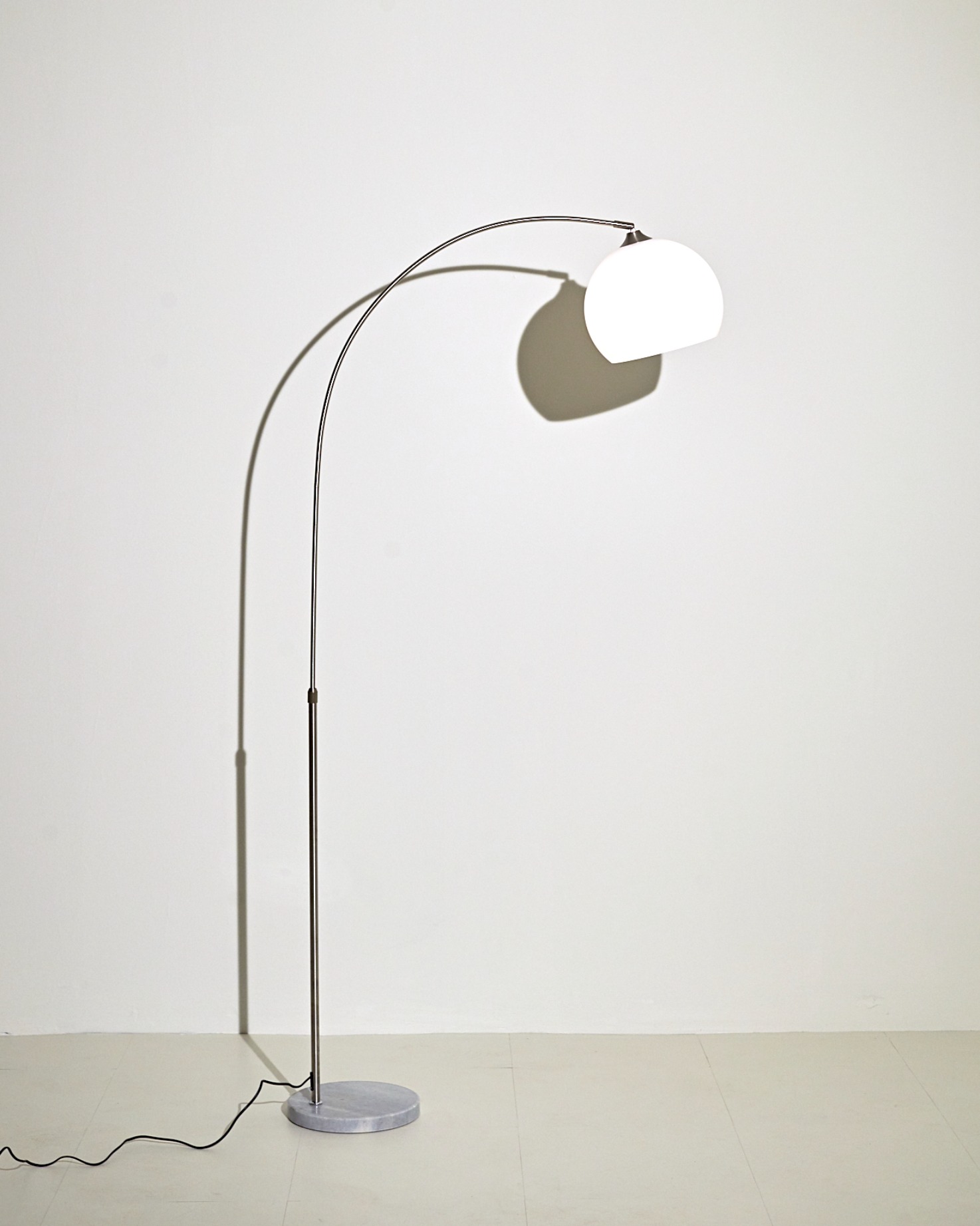 #1004 / Guzzini Style Lamp - Medium (white)