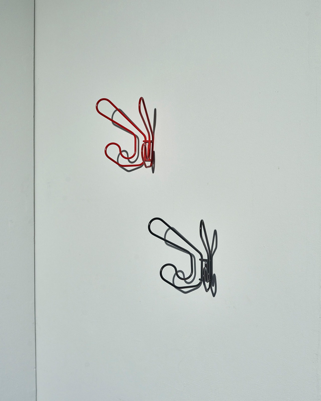 #2130 / Ikea Vintage Wall Hanger ( Red / Black )