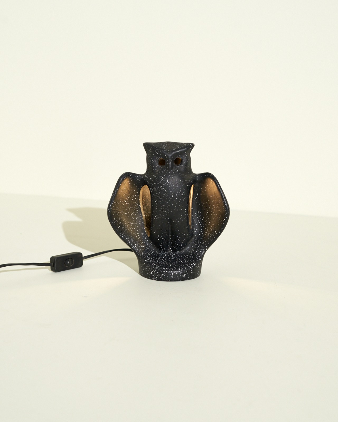#9595 / Owl Ceramic Table Lamp 80s (black)