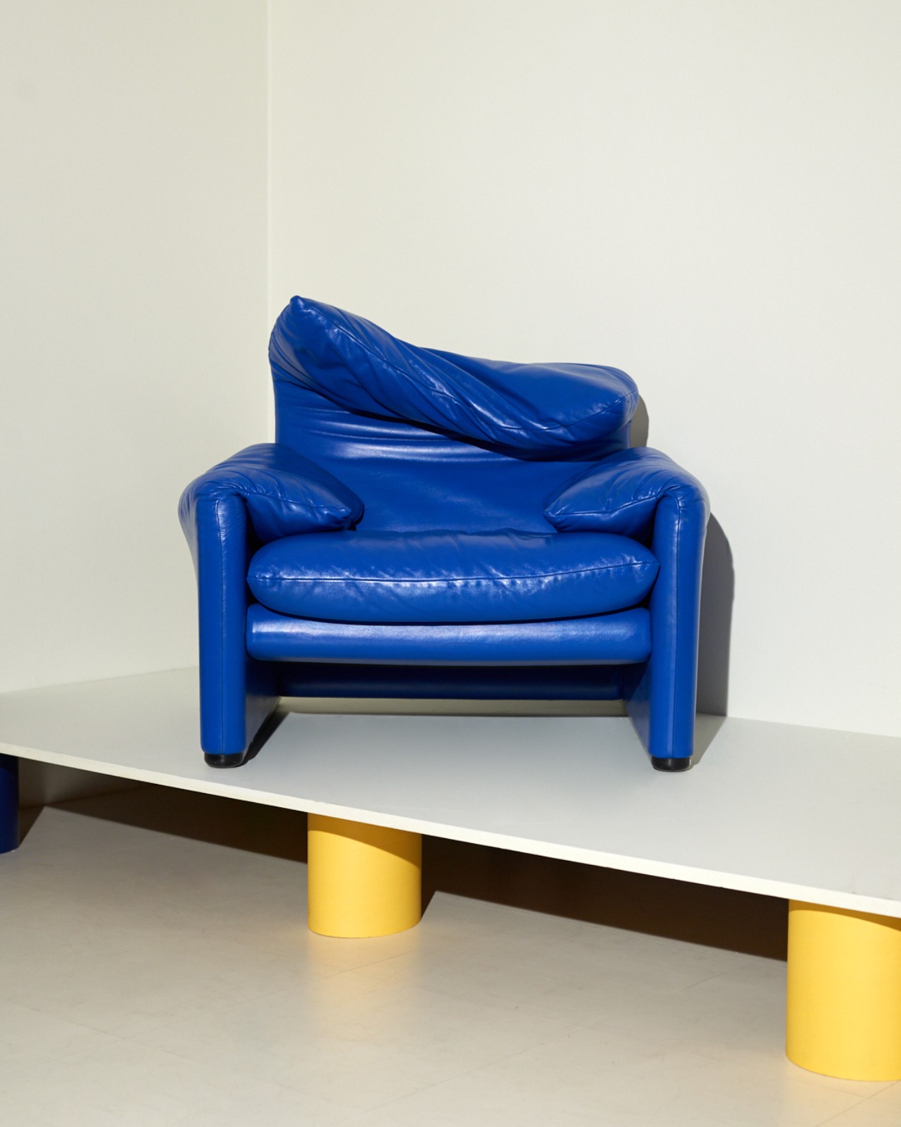 #9773 / Cassina Maralunga Sofa &amp; Foot Stool Set (blue)