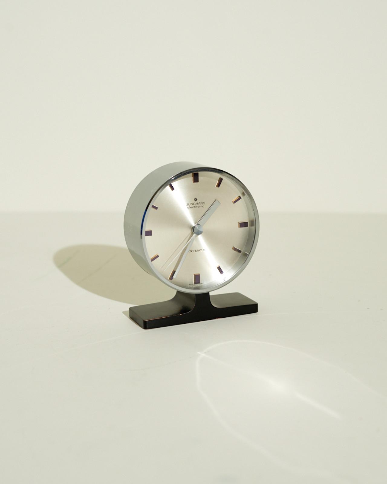 #10049 / Junghans Electronic Ato Mat S Metall Clock