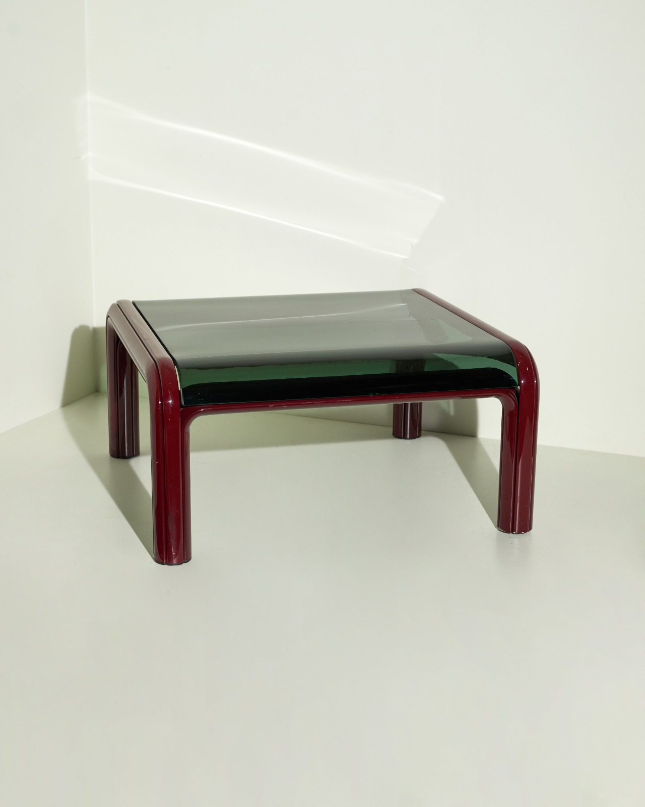 Knoll Coffee Table By Gae Aulenti 70s (wine)